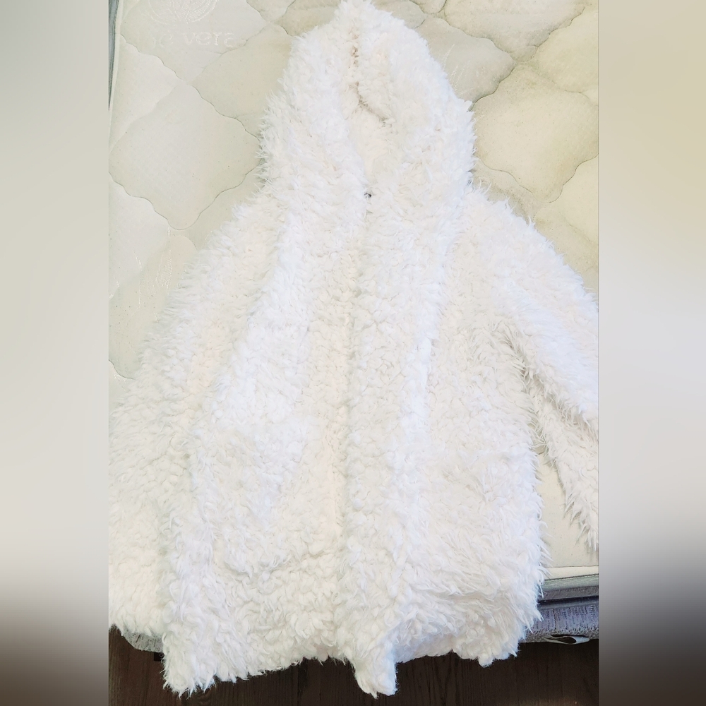 Cozy White Forever 21' Fleece Jacket